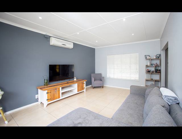 3 BEDROOM HOUSE FOR SALE IN BEACON BAY